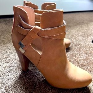 Jennifer Lopez Booties Size 9